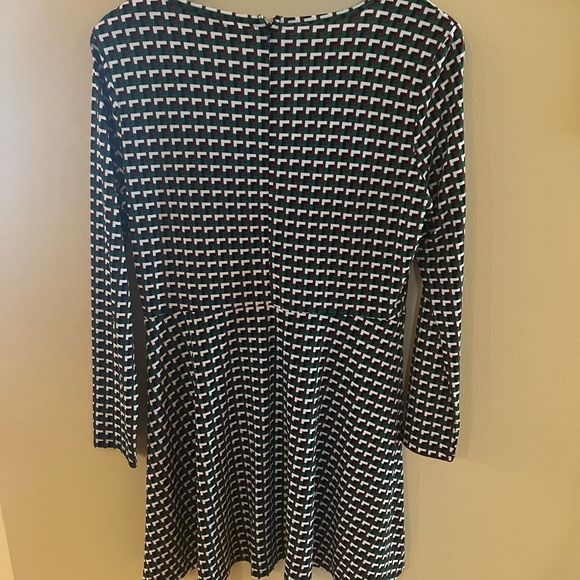 NWOT. Michael Kors.  Green/ Brown Long Sleeve Pattern Dress. - Picture 6 of 8